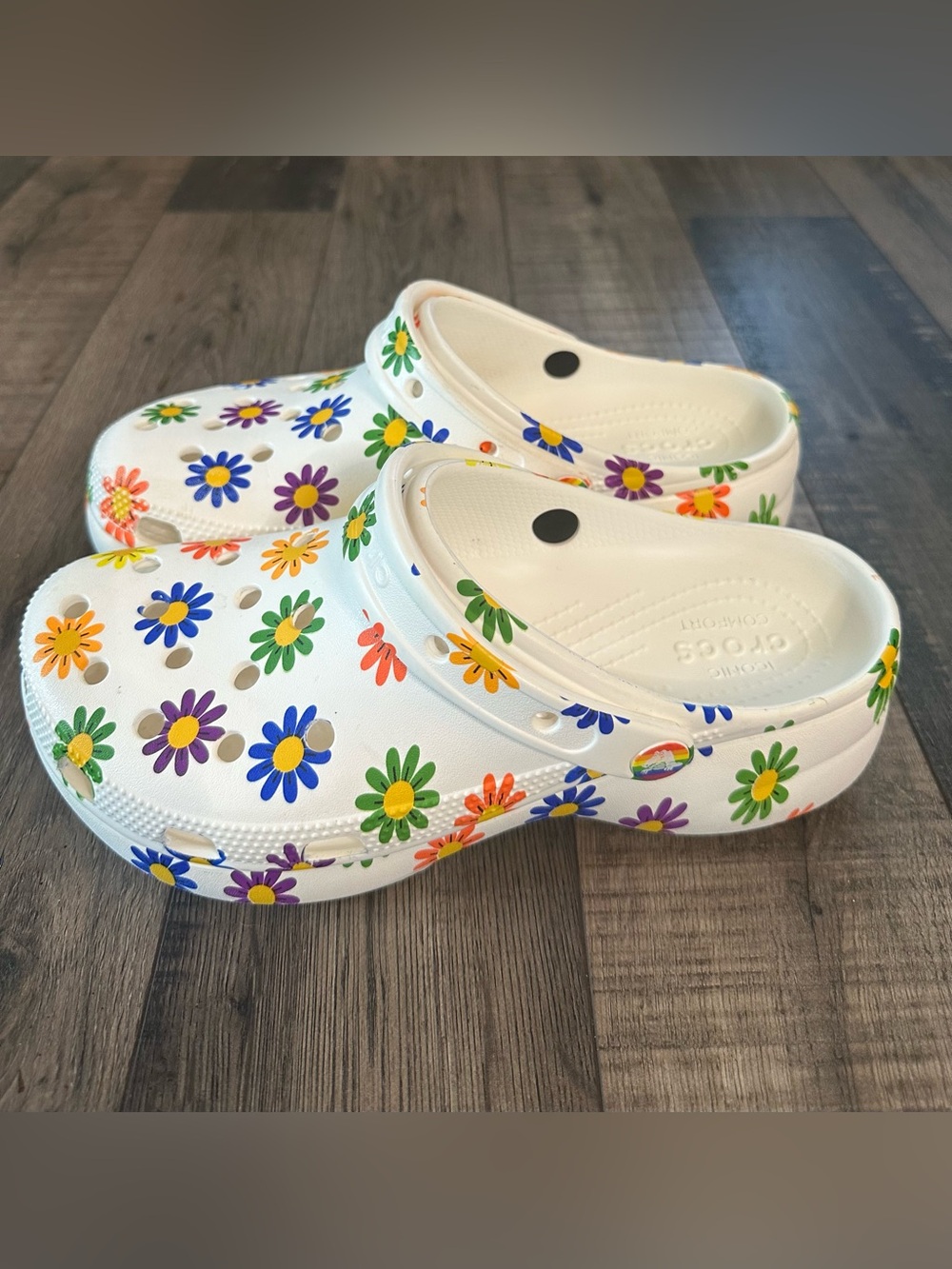 Crocs White Flowers Rainbow Daisy Women’s Platform Wedge W 10 EUC